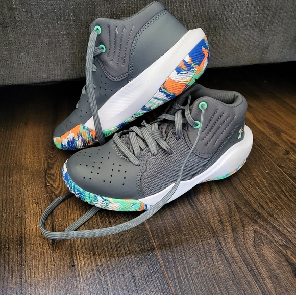 Under Armour Girls Basketball Shoes - Picture 2 of 4